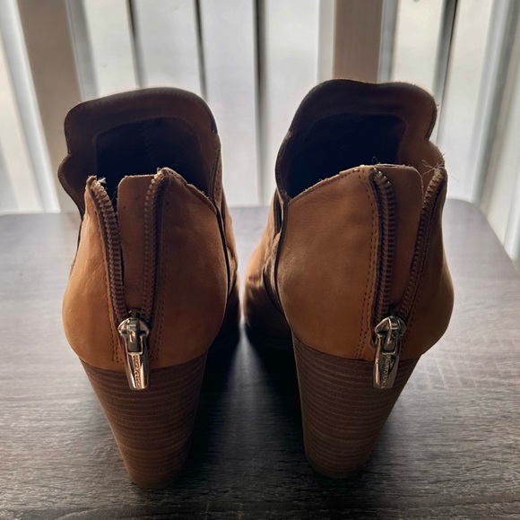 NWOT- Vince Camuto Leather Western Booties-Levana Color-Saddle - Picture 6 of 9